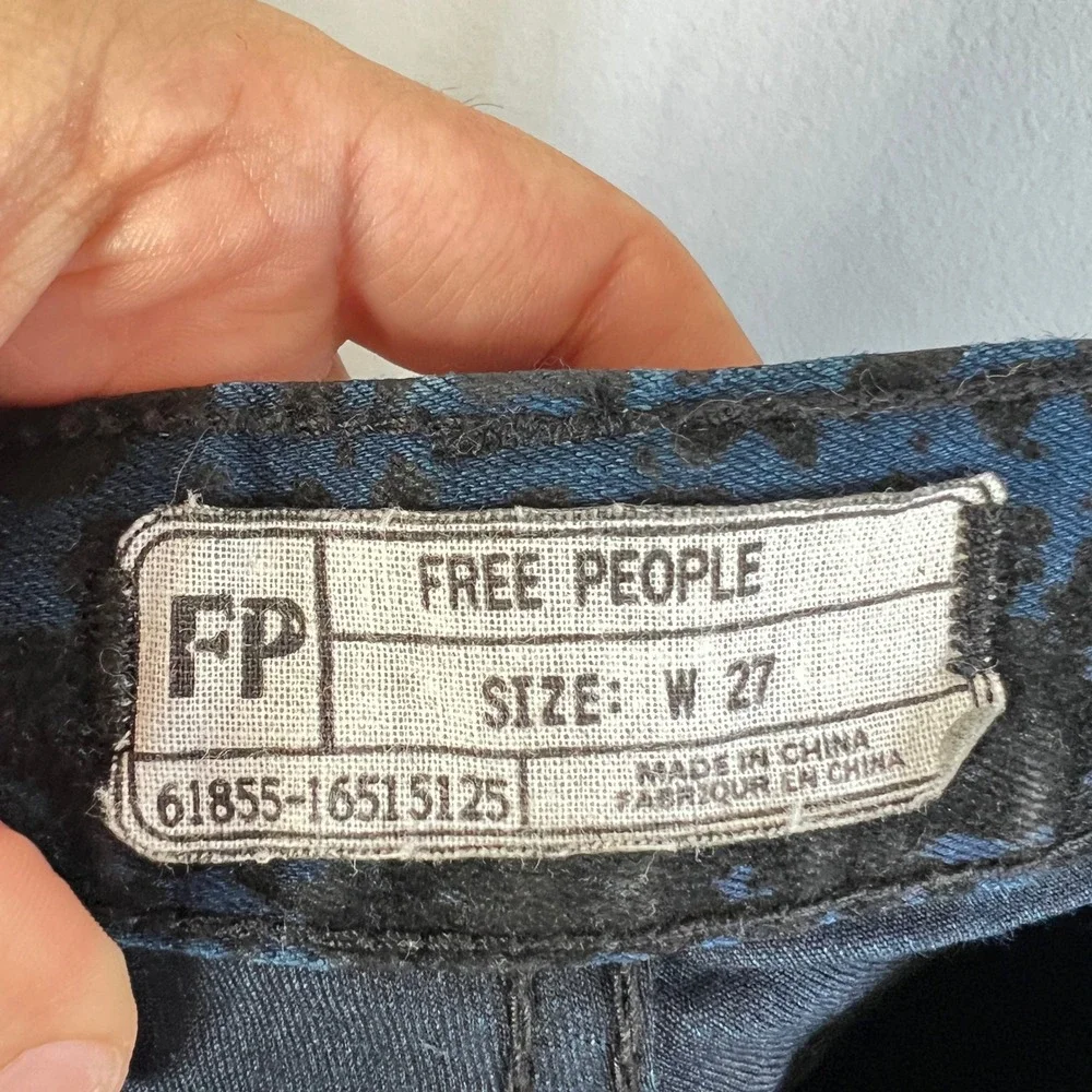 Free People Size 27 Flocked Blue Velvet Skinny Jeans Snake‎ Print Boho Festival